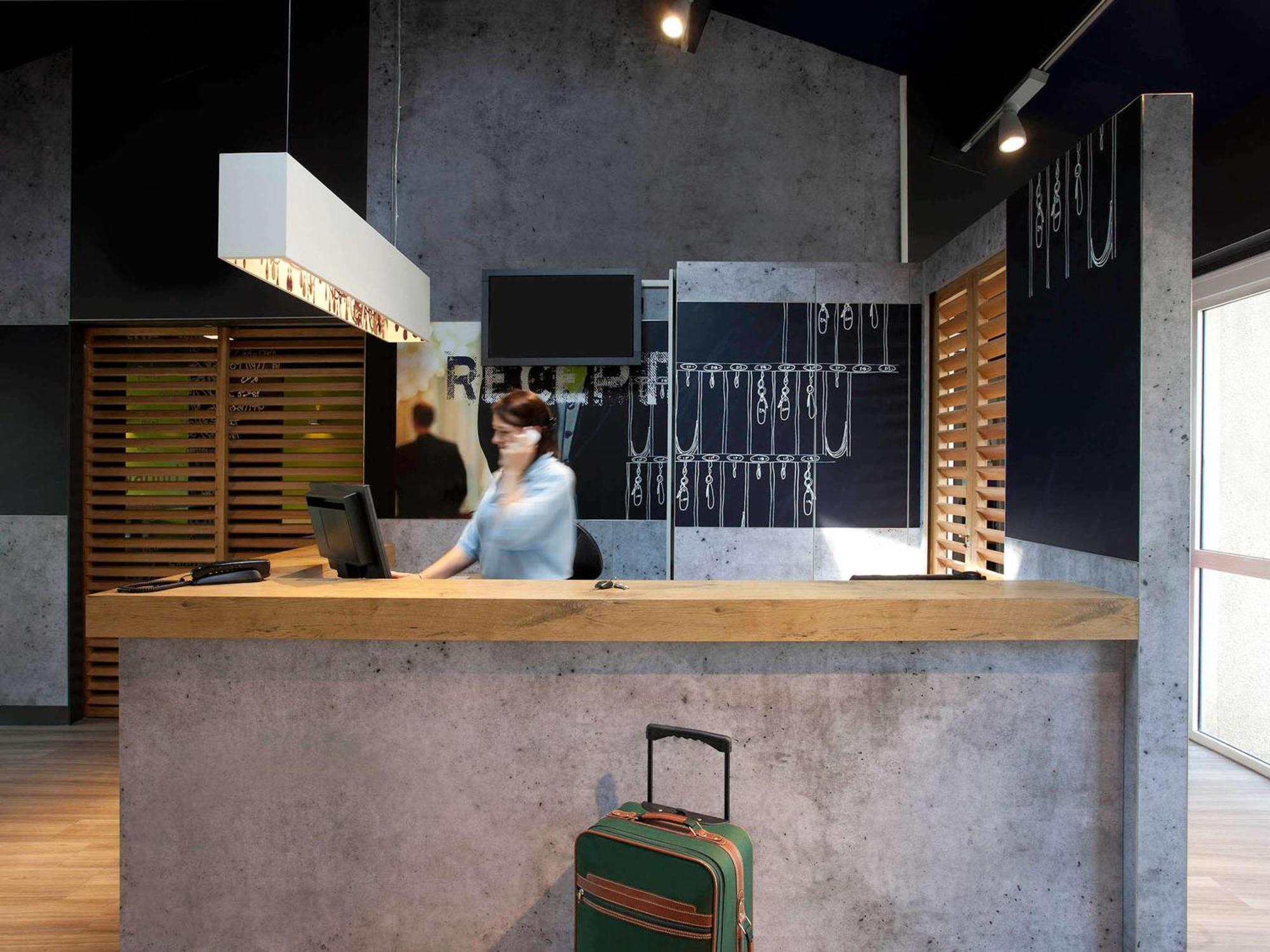 ibis budget Tarbes Eksteriør billede